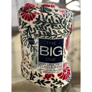 NEW The Big One Plush Birds And Branches 5’x6’ Green Red & Comfy Seasonal Cream
